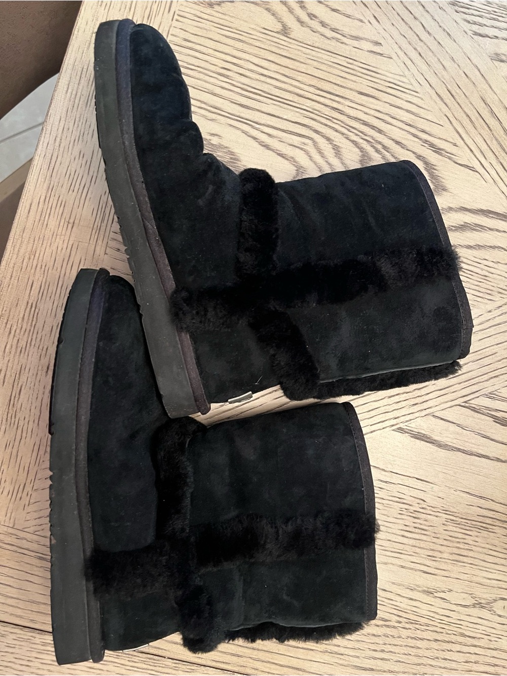 UGG Australia Carter boots in black Size 8